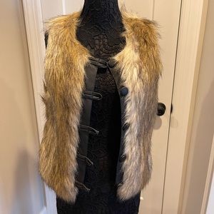 Faux fur vest - Faux Leather detail